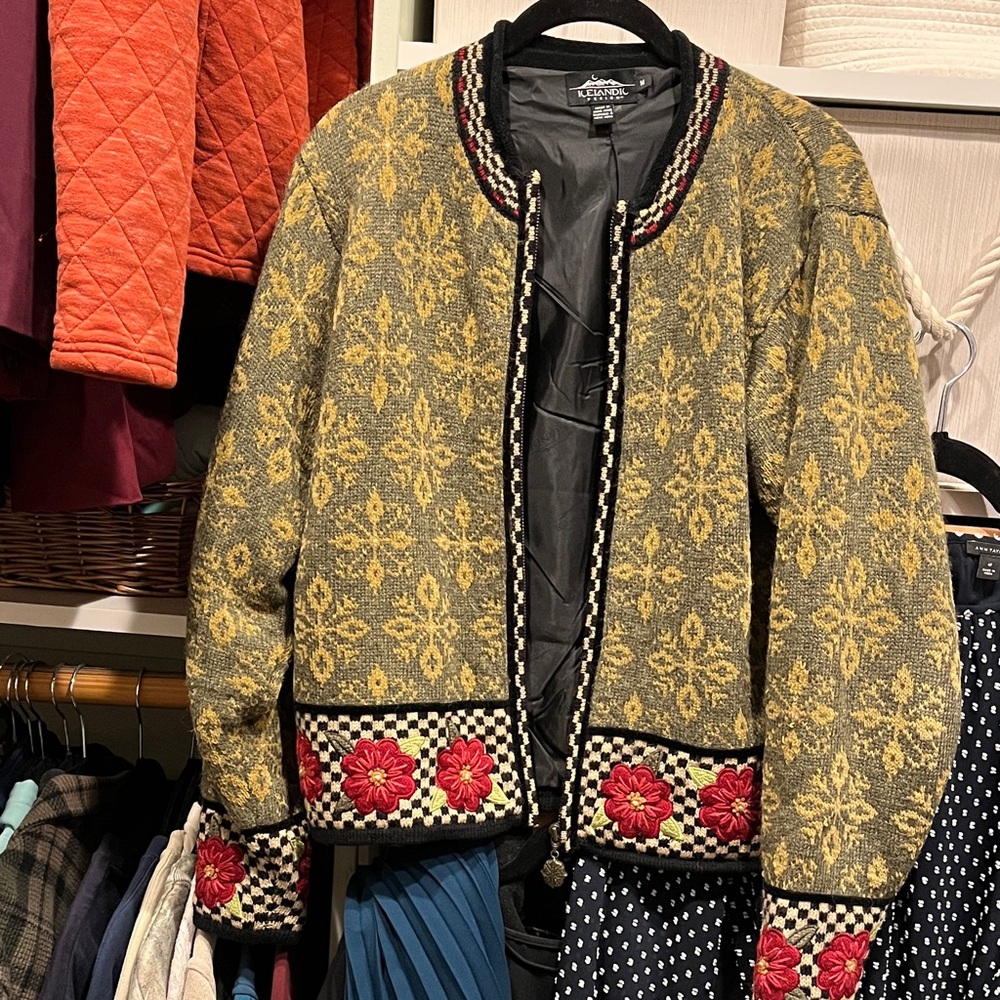 Icelandic Design Olive Green and Red Floral and Snowflake Wool Zip Jacket